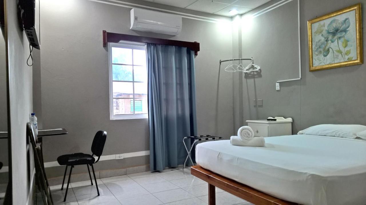 Maya Bella Downtown Hotel Сан Игнасио Екстериор снимка