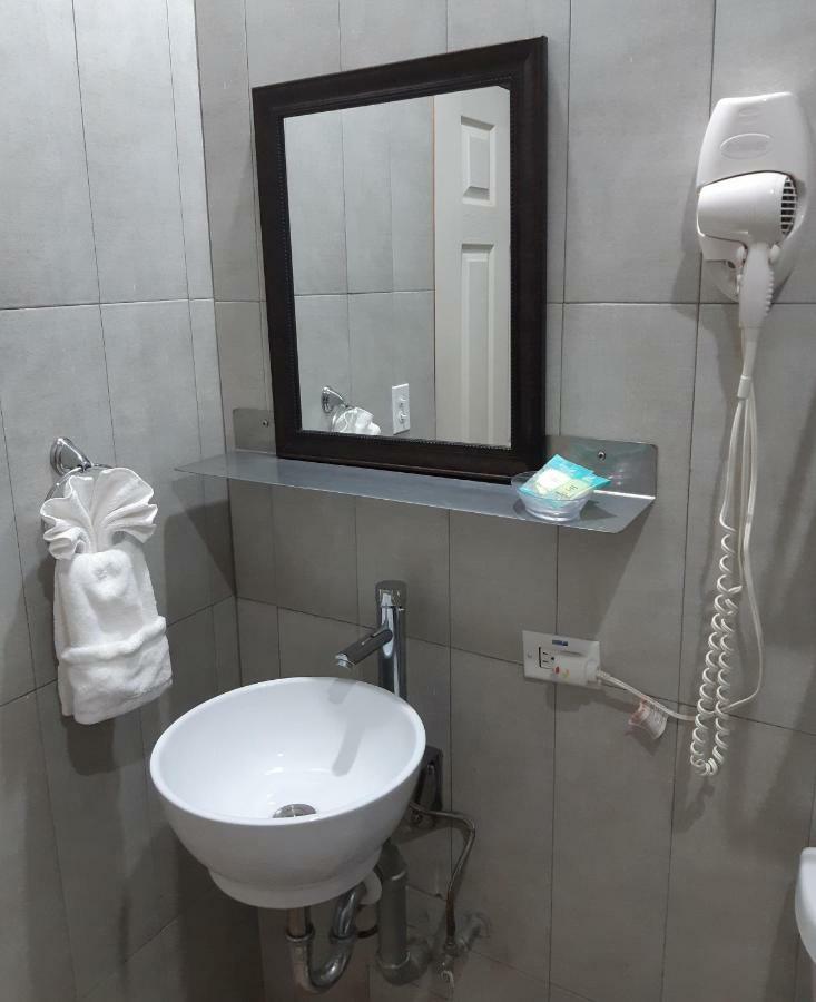 Maya Bella Downtown Hotel Сан Игнасио Екстериор снимка