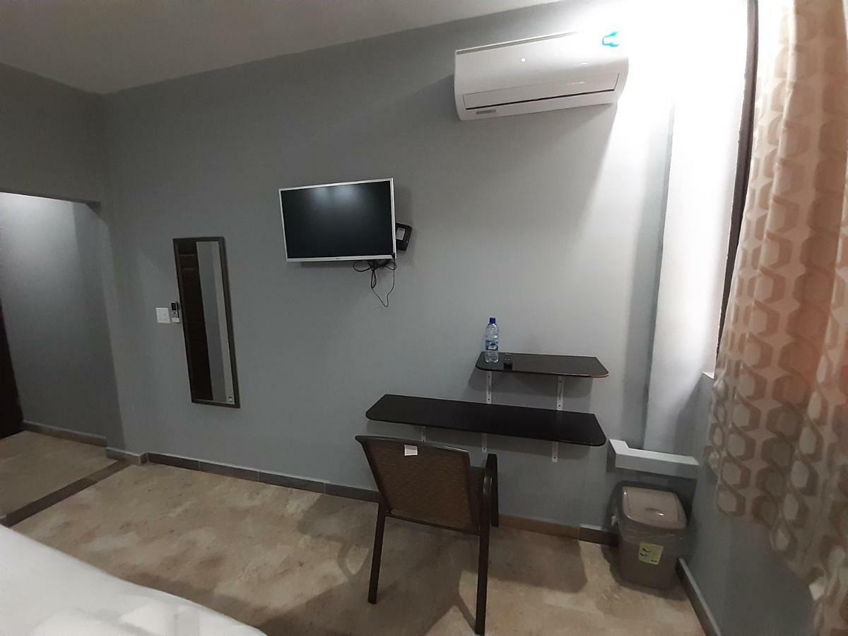 Maya Bella Downtown Hotel Сан Игнасио Екстериор снимка