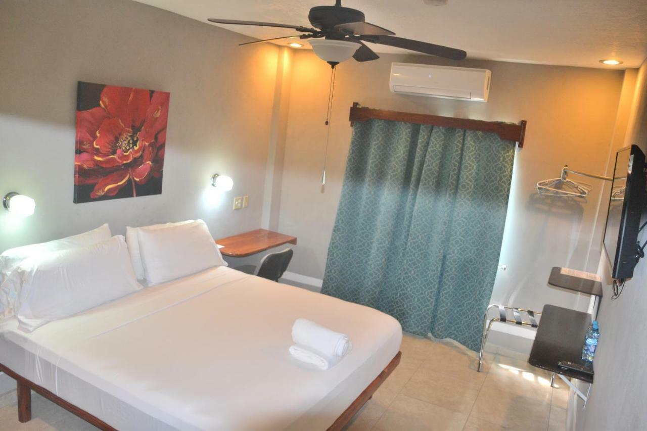 Maya Bella Downtown Hotel Сан Игнасио Екстериор снимка